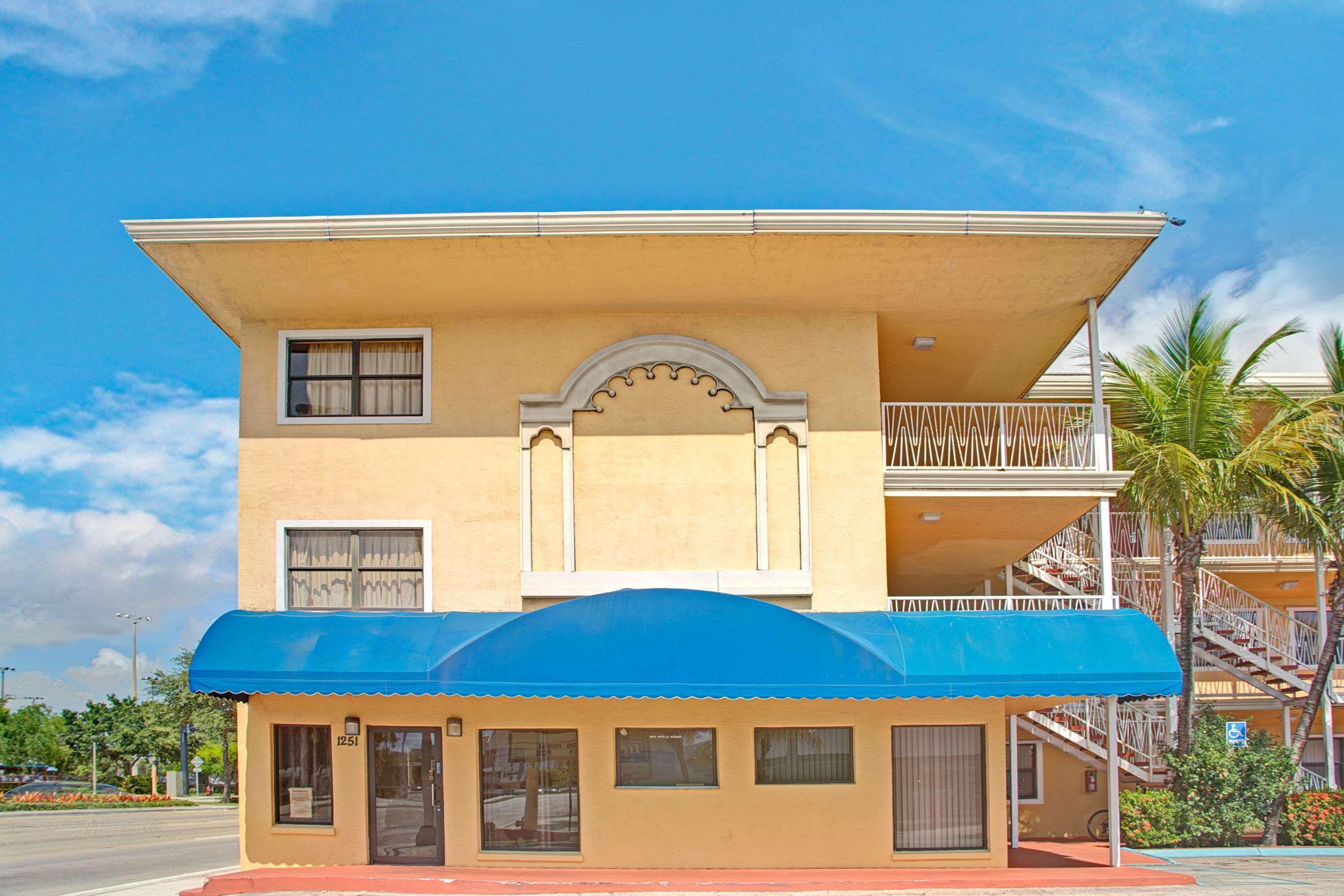 Travelodge By Wyndham Fort Lauderdale Exterior foto